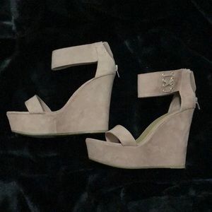 Pink nude wedges.